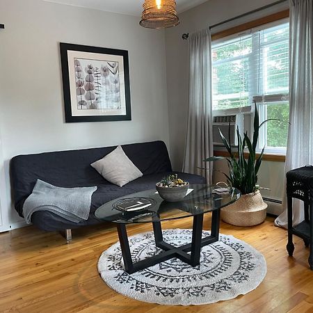 Au Coq Du Bonheur Bed & Breakfast Magog Luaran gambar