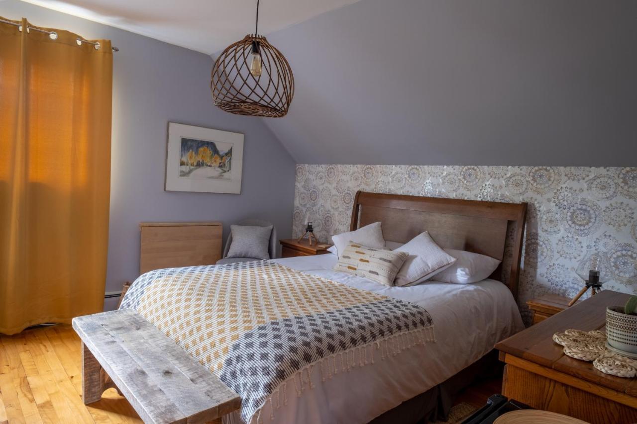 Au Coq Du Bonheur Bed & Breakfast Magog Luaran gambar