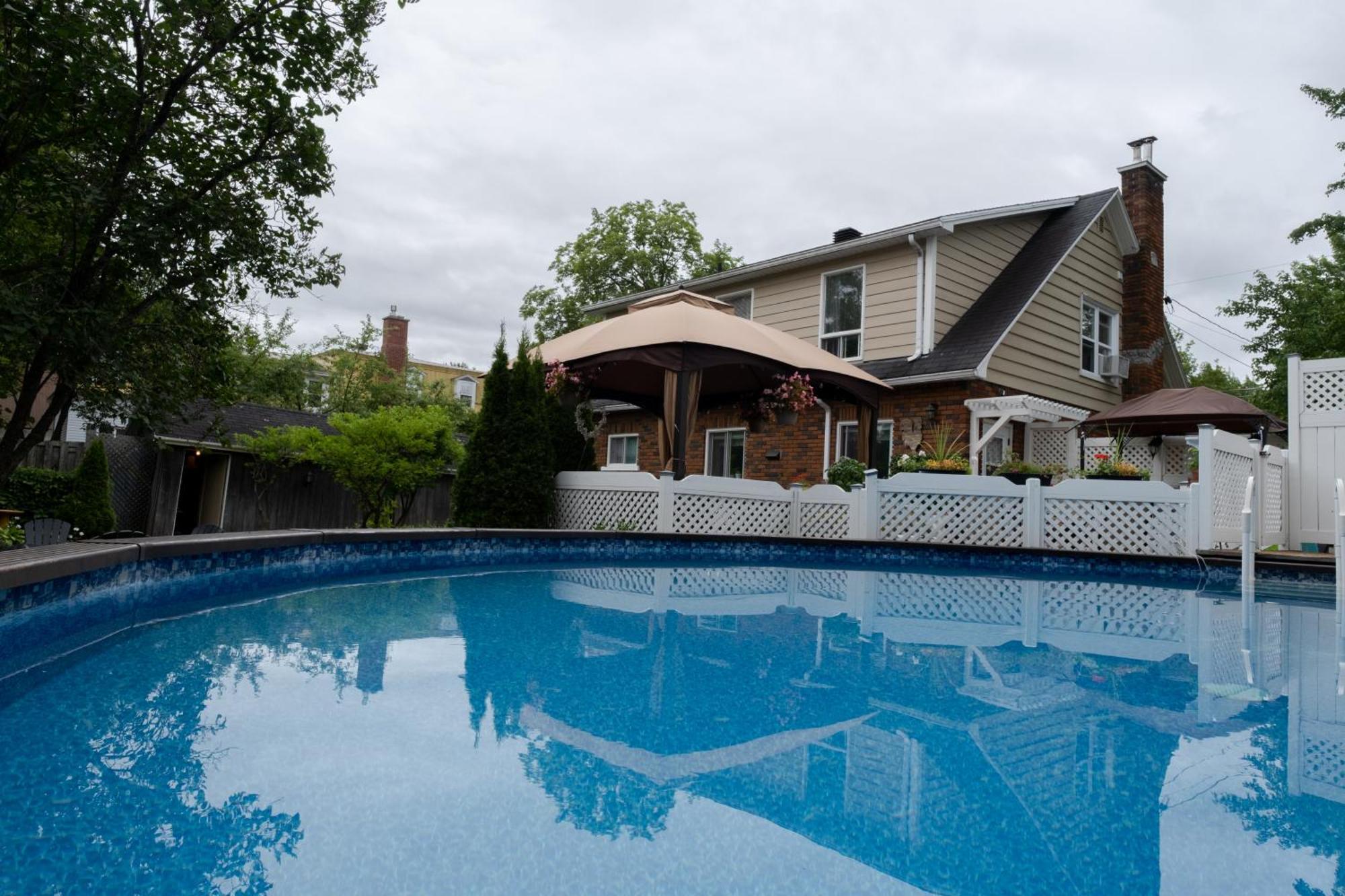 Au Coq Du Bonheur Bed & Breakfast Magog Luaran gambar